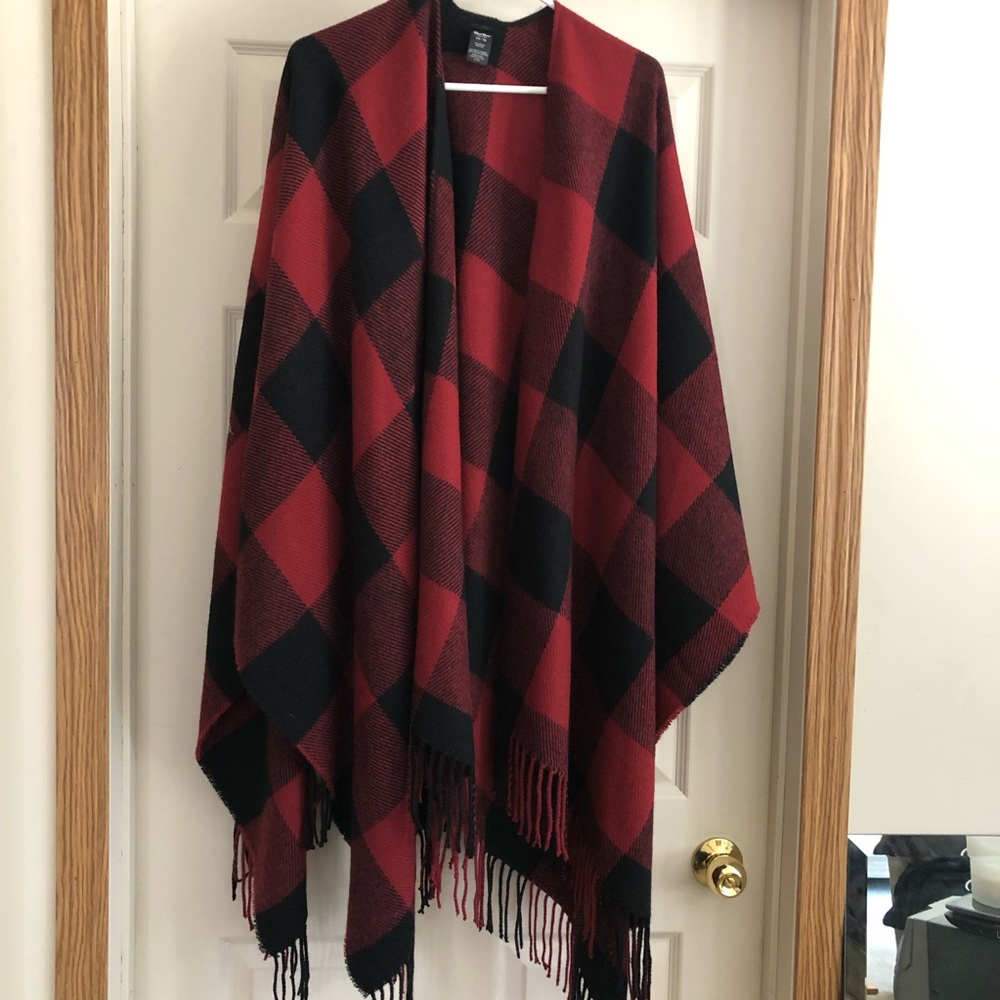 NWOT. Wind River - Poncho